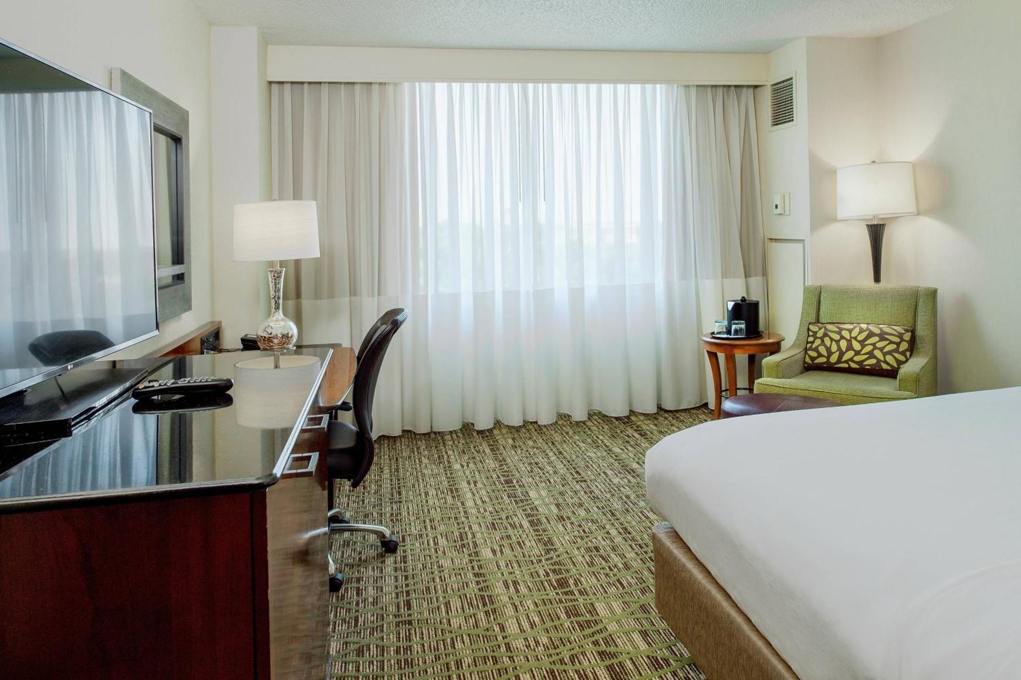 Marriott St. Louis West Hotel Chesterfield Exterior photo